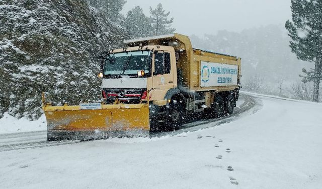 Kar yağışıyla birlikte Denizli Büyükşehir sahada