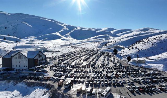 Kayak Merkezi ve teleferik doldu taştı