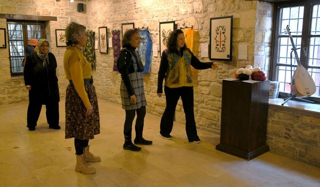 Keçenin üzerinde hat: Kuşadası'nda özgün sergi