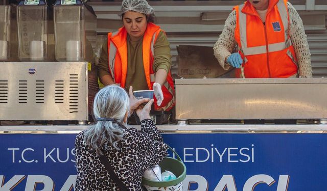 Kuşadası Belediyesi içleri ısıtmaya devam ediyor