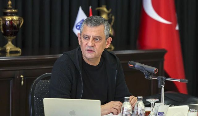 Özgür Özel, kurmaylarıyla pazar mesaisinde