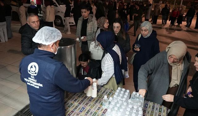 Büyükşehir'den cami çıkışlarında geleneksel ikram