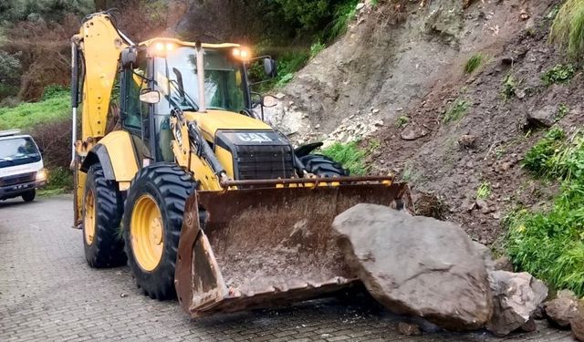 Efeler Belediyesi'nden yağış sonrası yollara hızlı müdahale
