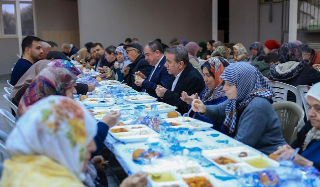 Efeler'in ilk iftar sofrası Alanlı Mahallesi'nde kuruldu