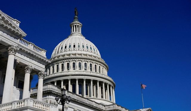 Elinde silahla Kongre Binası'na doğru koşan şüpheli gözaltına alındı