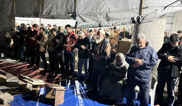 Gazze'de ilk teravih namazı kılındı