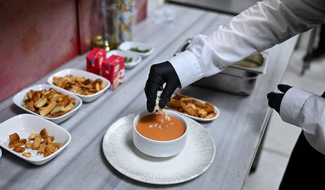 İzmir'de iftar sofrası cep yakıyor: 4 kişilik menü 930 Lirayı aştı