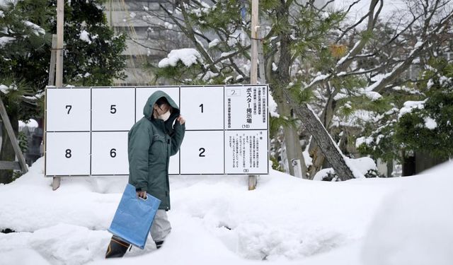 Japonya'da şiddetli kış şartlarından kaynaklanan ölümlerin sayısı 27'ye yükseldi