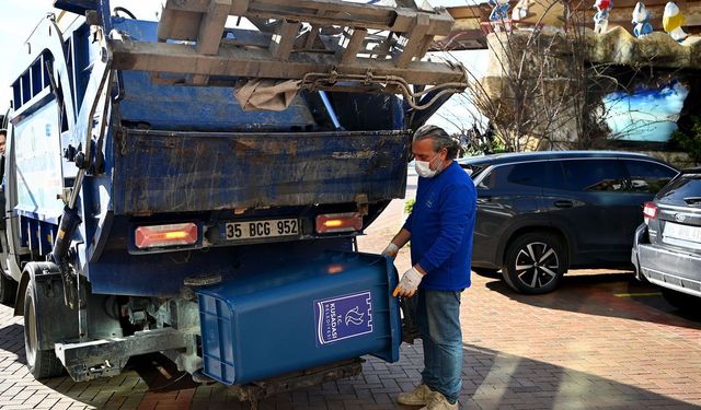 Kuşadası'nda Ege Mahallesi'nden ilk geri dönüştürülebilir atıklar toplandı