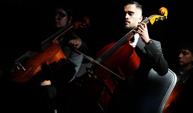 Manisa Gençlik Senfoni Orkestrası İlk Konserini Verdi