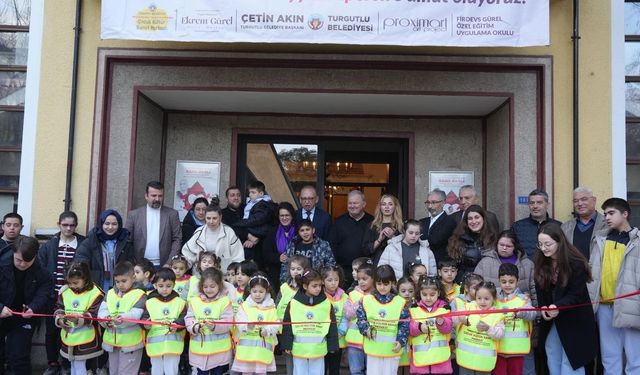 'Sanat İyileştirir' Resim sergisi Açıldı: Çocukların renkleri Feyyaz Alperen'e umut oldu