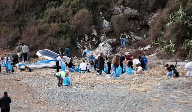 Büyükşehir'in temizlik seferberliğinin üçüncü durağı Marmaris oldu