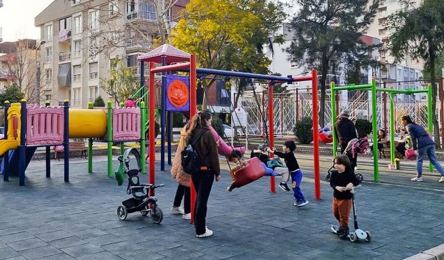 Efeler'in parkları yenileniyor