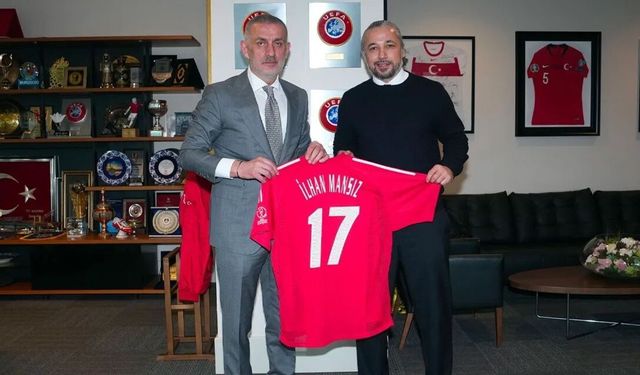 İlhan Mansız'dan TFF Başkanı Hacıosmanoğlu'na anlamlı hediye