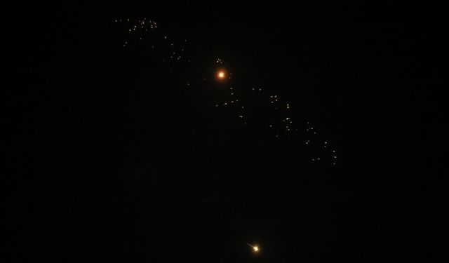 İran ordusu: Dubai'de bir otel kamikaze İHA'larla vuruldu