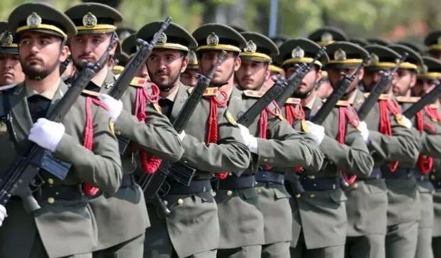 İran'da gönüllü seferberlikte yaş sınırı 12