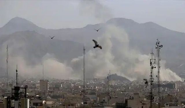 İran'dan İsrail ve ABD'ye Füze Saldırısı