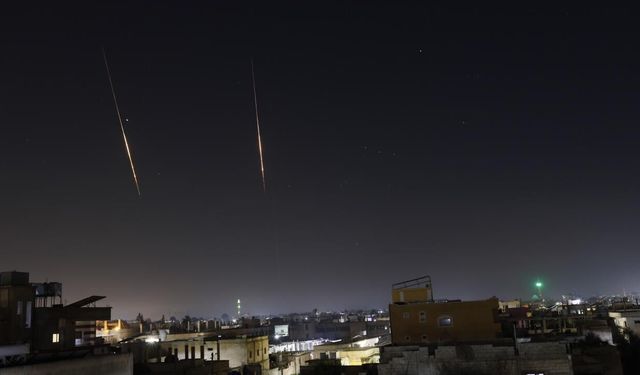 İran'dan İsrail'e 10'uncu füze saldırısı: Tel Aviv alarmda