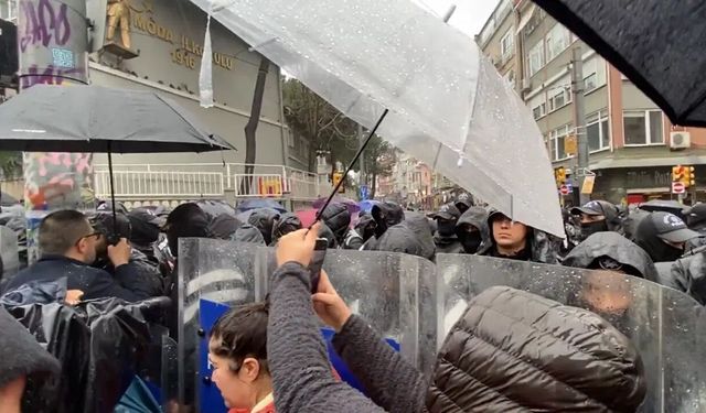 Kadıköy'de gazetecilere destek eylemi