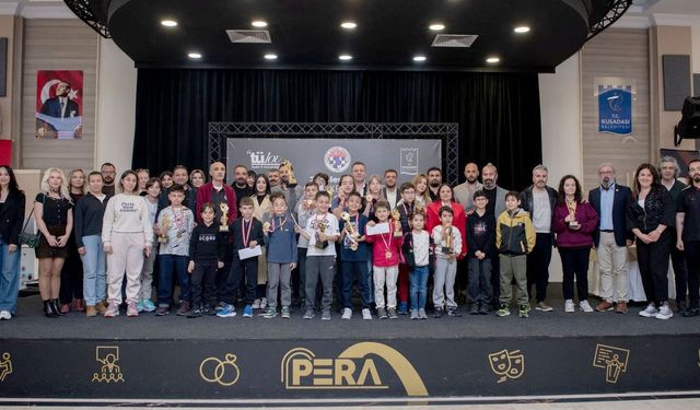 Satranç turnuvası'nda kupa ve madalyalar sahiplerini buldu