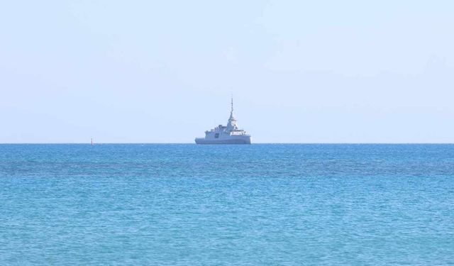 Yunan fırkateyni Limasol açıklarında