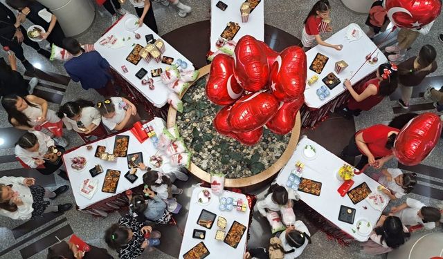 23 Nisan ruhu Bornova'da çocukların sesiyle yükseldi