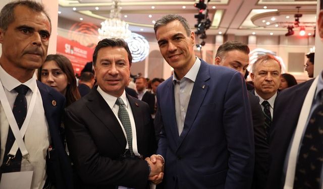 Başkan Aras, demokrasi zirvesi için Barselona'da