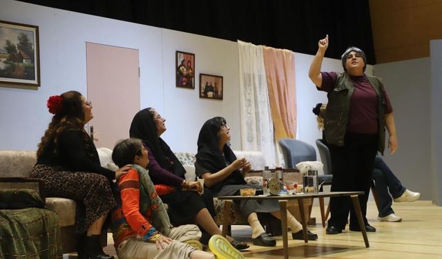 Büyük İlgi Gören 'Canım Komşularım' Yeniden Sahnede