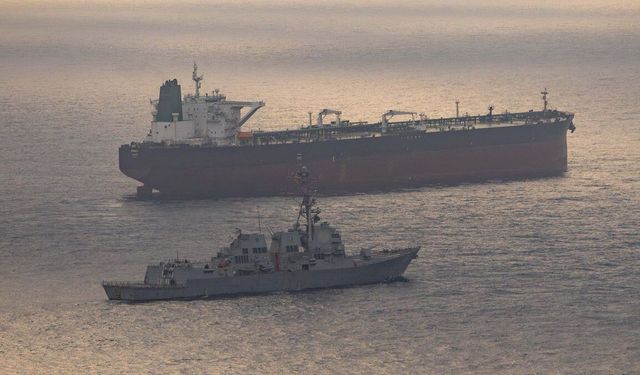 CENTCOM: İran'a giden gemi durduruldu