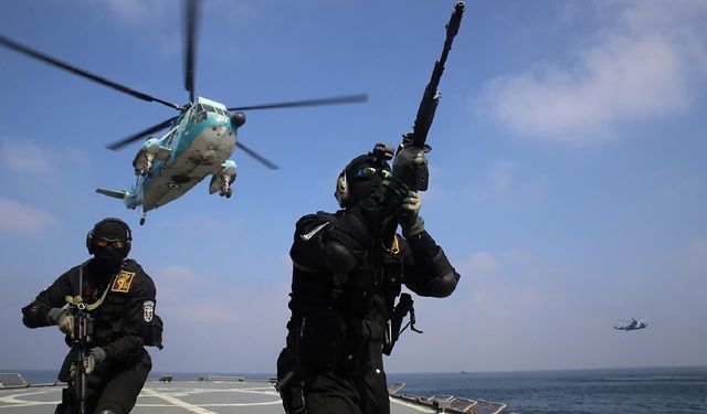 Hürmüz Boğazı'nda ticari koridorlar kapatıldı