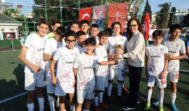 Karşıyaka'da bayram coşkusu sahalarda yaşanacak