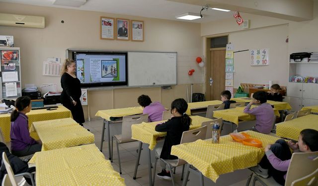 Kuşadası Belediyesi'nden öğrencilere çevre ve geri dönüşüm hizmeti