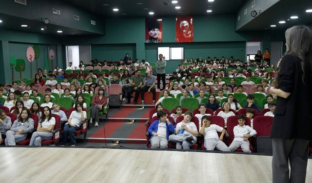 Kuşadası'nda öğrencilere sosyal girişimcilik semineri