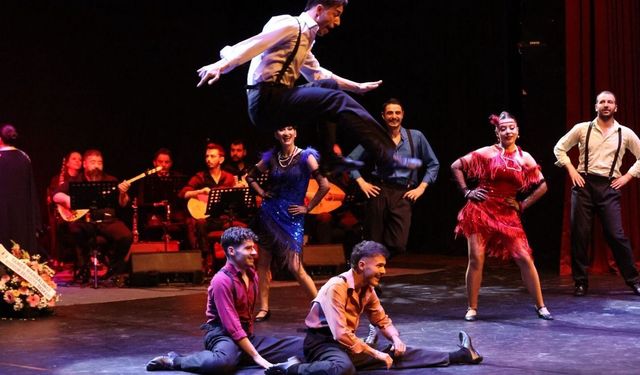 Muğla'da Nostalji Rüzgârı: 70'ler ve 80'lerin Film Müzikleri Büyüledi