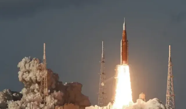 NASA'dan tarihi adım: 54 yıl sonra insanlı ay görevi başladı