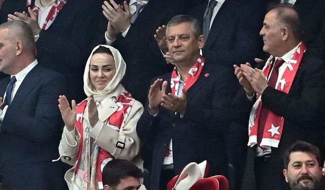 Özgür Özel'den TFF Başkanı'na tebrik telefonu