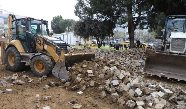 Turgutlu Belediyesi Fen İşleri ekiplerinden eş zamanlı çalışma