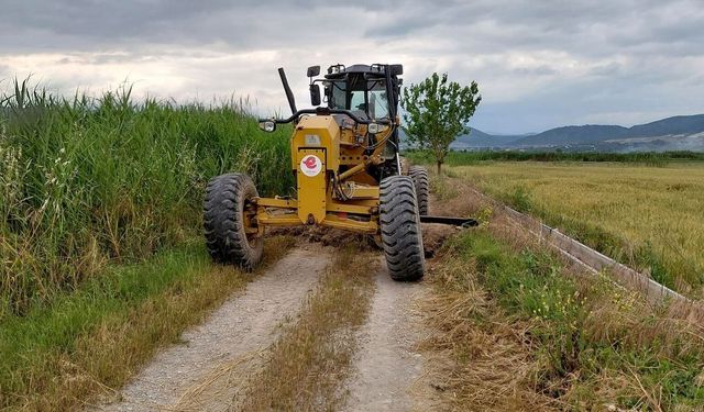Efeler'de yol bakım ve onarım çalışmaları devam ediyor