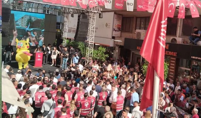 Manisa'da Özgür Özel'e destek mitingi