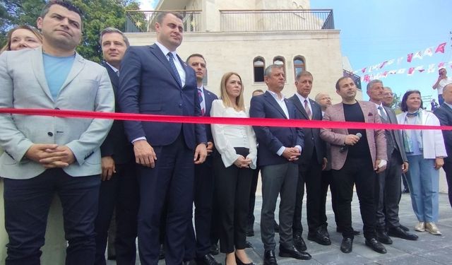 Özel Bornova'da Mescid-i Aksa Camisi'nin açılışını yaptı