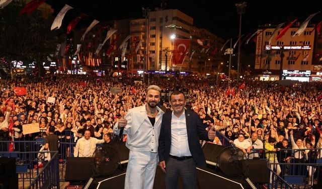 Sevilen sanatçı Sefo Denizli'yi salladı
