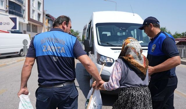 Büyükşehir Zabıtası dilencilere geçit vermiyor