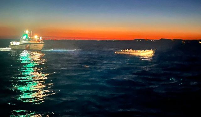Çanakkale'de 30 kaçak göçmen kurtarıldı