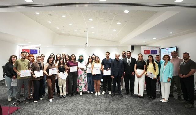 Denizli Büyükşehir'le gençler dijitalleşiyor