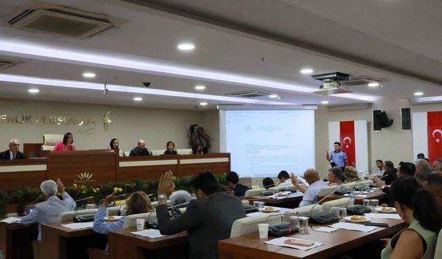 Karabağlar'da 'Kentsel Dönüşüm' krizi: Meclis kişisel şov yeri değildir
