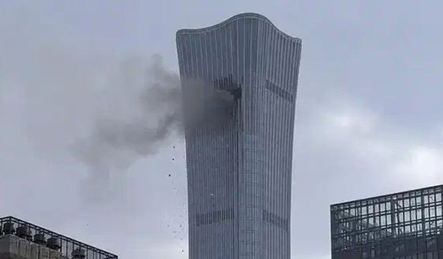 Pekin'de gökdelen kazası'Uçak CITIC Tower'a çarptı