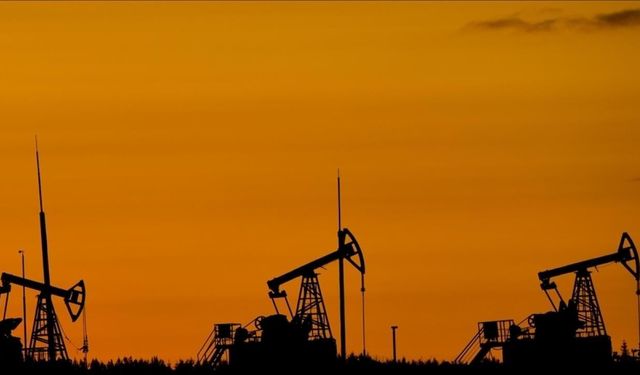 Petrol fiyatları yukarı taşındı