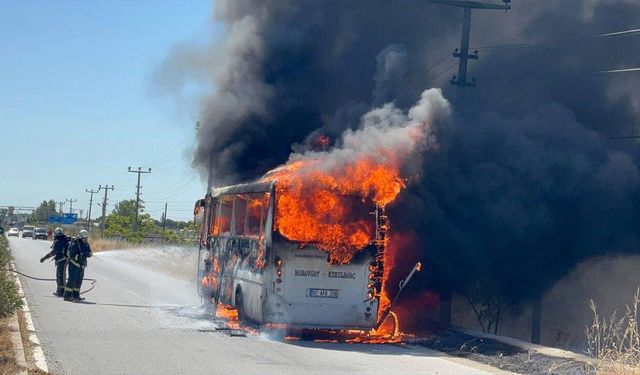 Antalya'da yolcu minibüsü alevlere teslim oldu
