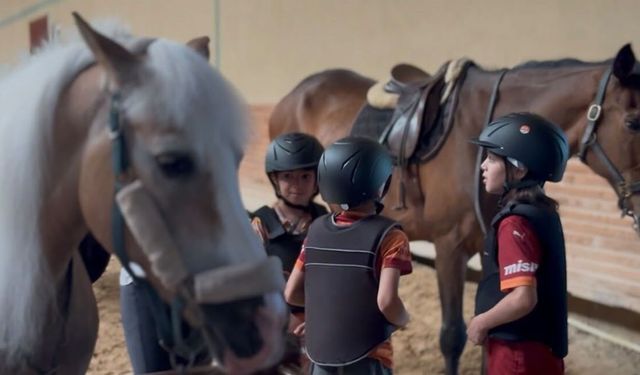 Büyükşehir çocukları doğayla ve atlarla buluşturuyor