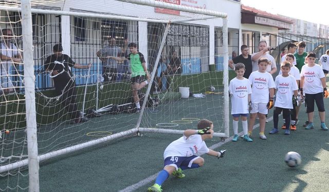 Merkezefendi'de geleceğin kalecileri yetişiyor